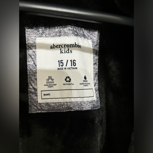 Abercrombie Kids Light Puffer Hooded Jacket. Fully Lined Size 15/16. - Picture 13 of 13